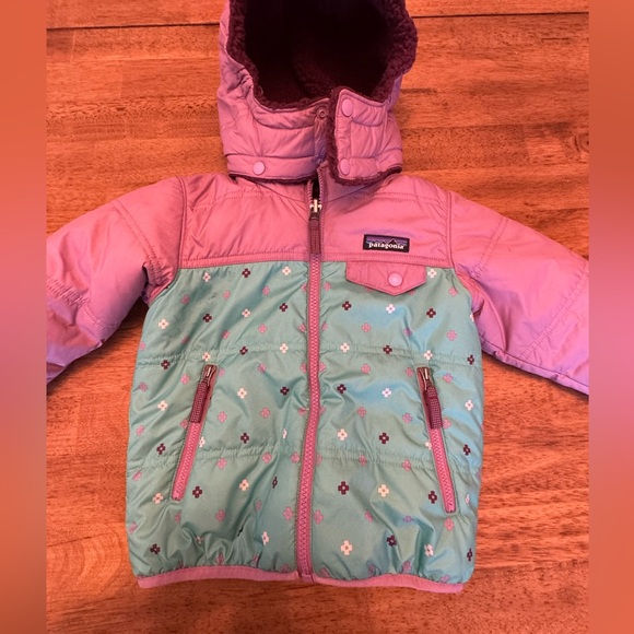 Patagonia Toddler Tribbles reversible 3T- note resell because of fragrance - Picture 2 of 7
